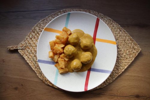 Albondiga en salsa de almendras